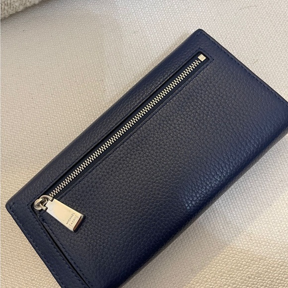 Michael Kors Collection Bancroft Tote & Wallet - Picture 6 of 11